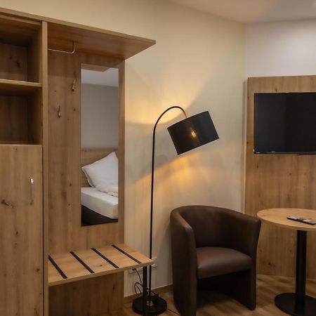 Hln Apartments Am Bahnhof Saarbrucken Bagian luar foto