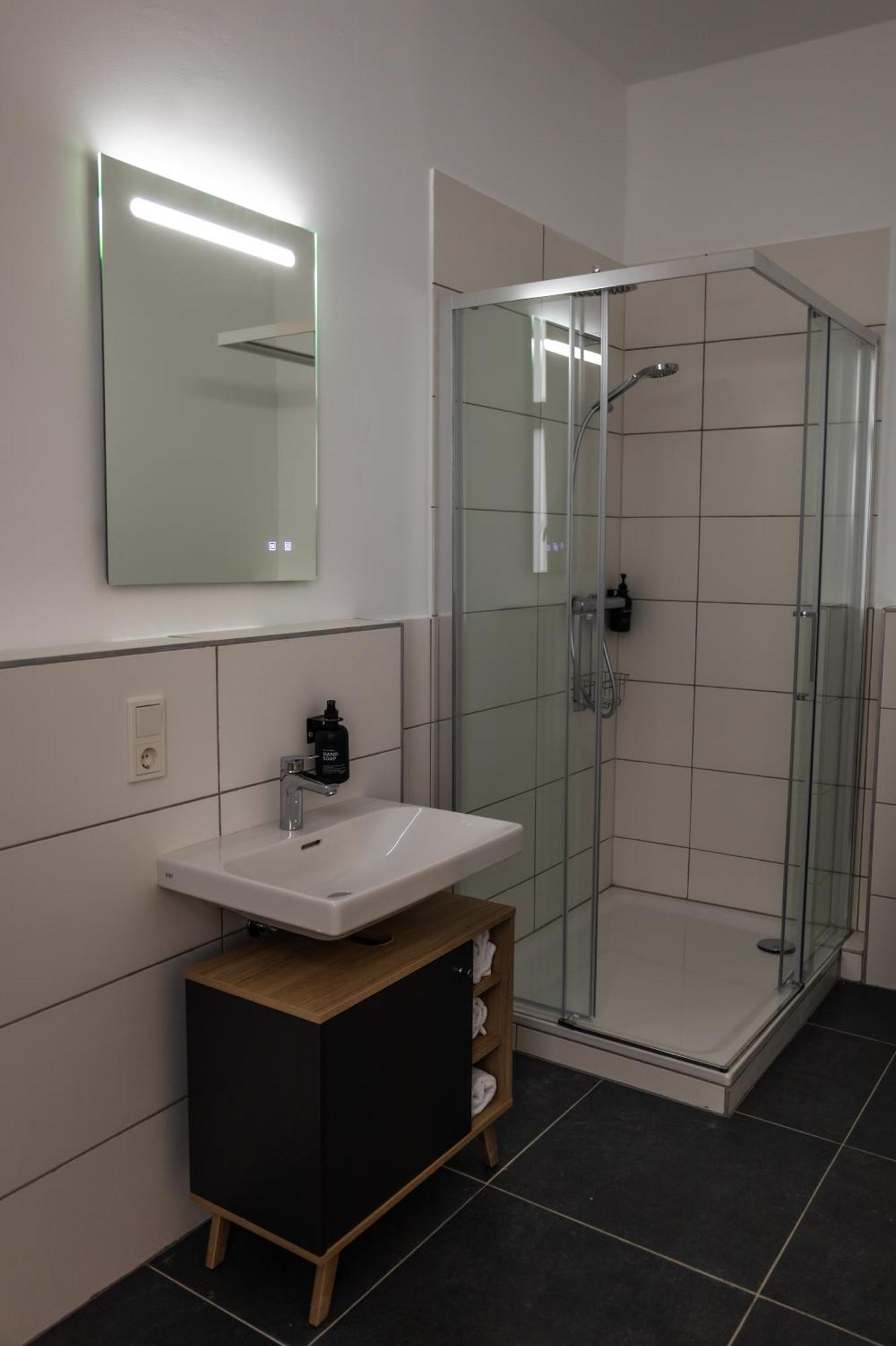 Hln Apartments Am Bahnhof Saarbrucken Bagian luar foto