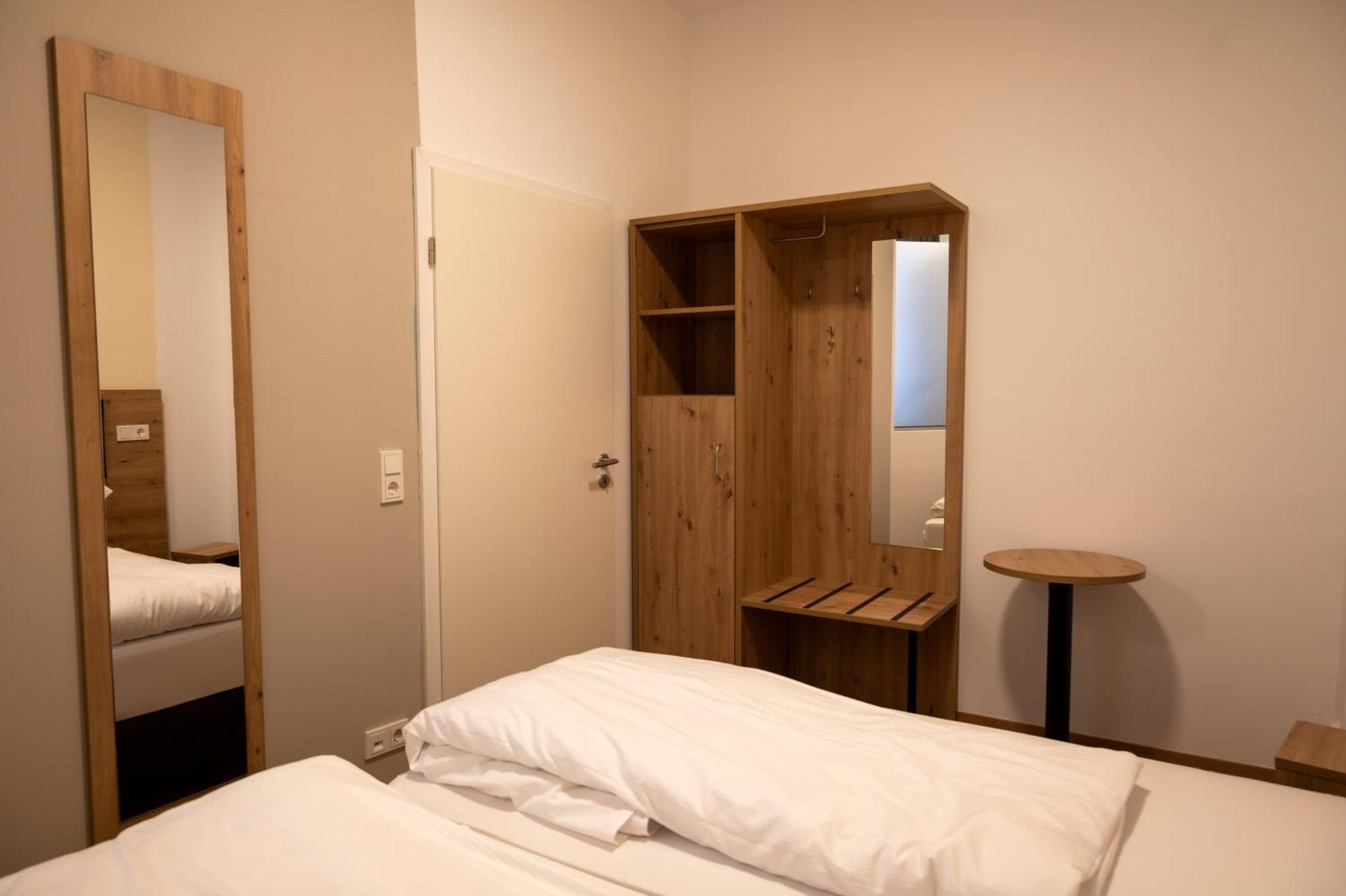 Hln Apartments Am Bahnhof Saarbrucken Bagian luar foto