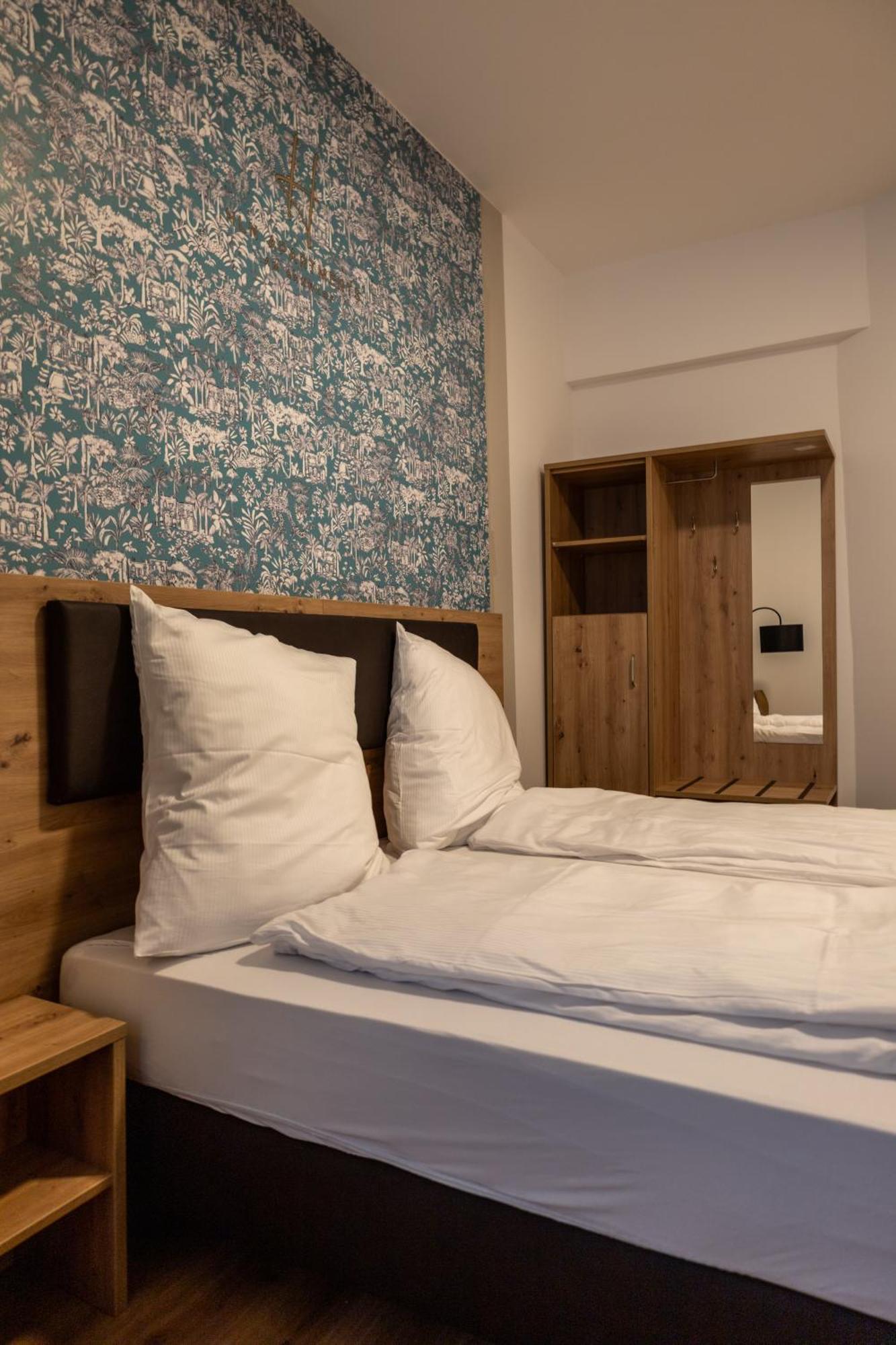 Hln Apartments Am Bahnhof Saarbrucken Bagian luar foto